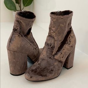 Steve Madden lavender grey velvet booties